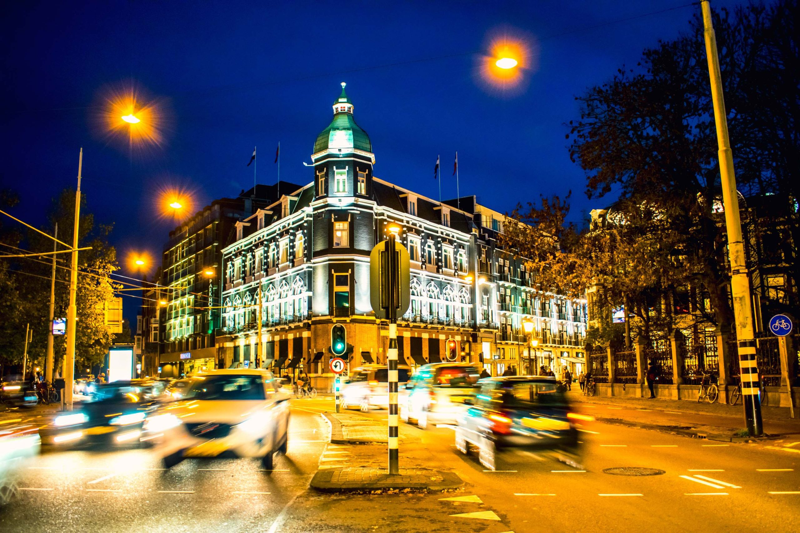 AdobeStock_182940149-Amsterdam-Verkeer_small-scaled